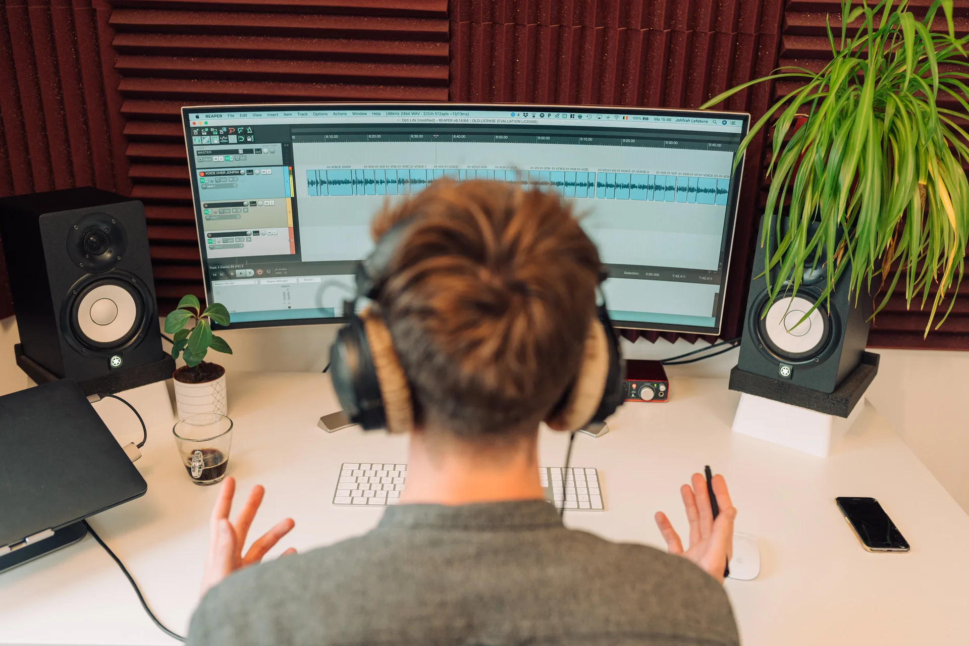 Homestudio van een voice-over — opnemen en editen, foto: Illias Teirlinck